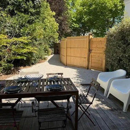 Mini White Lady 別荘 カブール